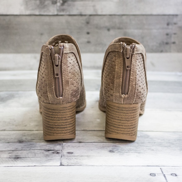 'Florence’ Booties. - Picture 3 of 4